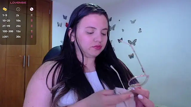 Snapshot of Sarahros1 chatting on 01/10/25, 02:57 Sarahros1 online show from 01/10/25, 02:57