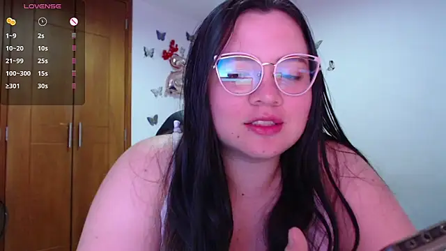 Snapshot of Sarahros1 chatting on 01/24/25, 04:05 Sarahros1 online show from 01/24/25, 04:05