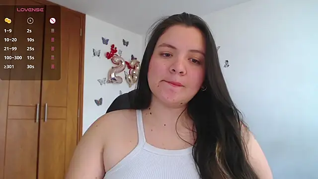 Snapshot of Sarahros1 chatting on 02/15/25, 03:39 Sarahros1 online show from 02/15/25, 03:39