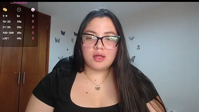 Snapshot of Sarahros1 chatting on 10/12/25, 04:00 Sarahros1 online show from 10/12/25, 04:00