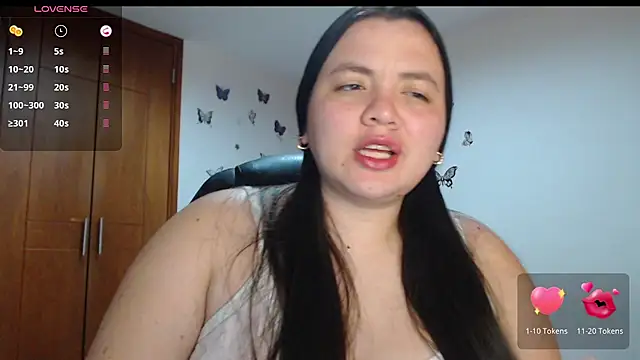 Snapshot of Sarahros1 chatting on 10/21/25, 03:18 Sarahros1 online show from 10/21/25, 03:18