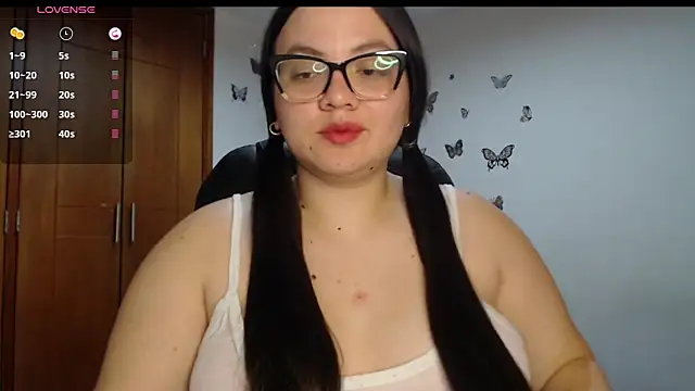 Snapshot of Sarahros1 chatting on 10/31/25, 04:46 Sarahros1 online show from 10/31/25, 04:46