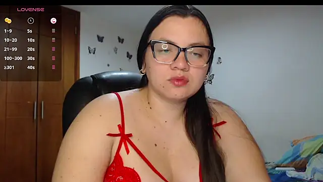 Snapshot of Sarahros1 chatting on 12/15/25, 11:09 Sarahros1 online show from 12/15/25, 11:09