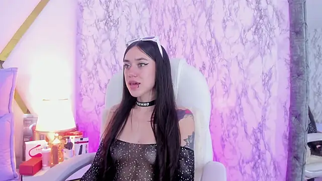 Snapshot of Athziry_ chatting on 12/15/24, 10:50 Athziry online show from 12/15/24, 10:50