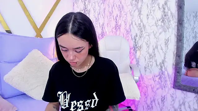 Snapshot of Athziry_ chatting on 12/20/24, 09:39 Athziry online show from 12/20/24, 09:39