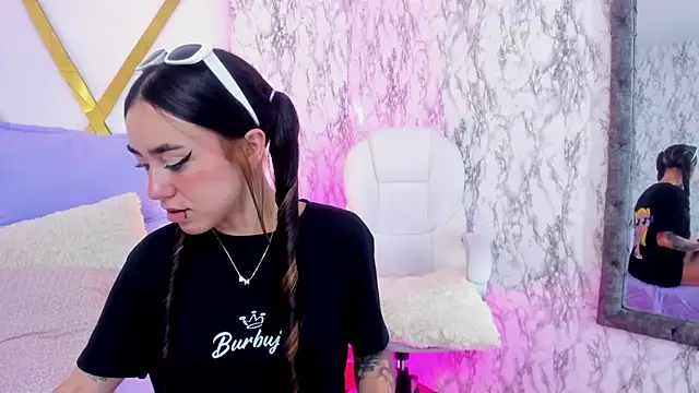 Snapshot of Athziry_ chatting on 12/28/24, 12:36 Athziry online show from 12/28/24, 12:36