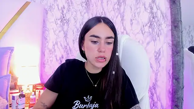 Snapshot of Athziry_ chatting on 01/11/25, 06:23 Athziry online show from 01/11/25, 06:23