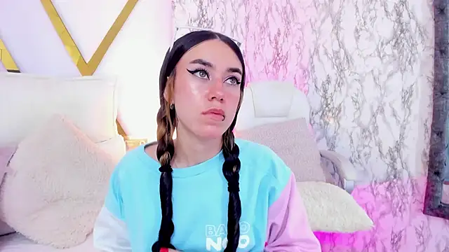 Snapshot of Athziry_ chatting on 01/13/25, 09:20 Athziry online show from 01/13/25, 09:20