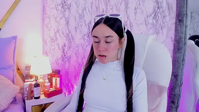 Snapshot of Athziry_ chatting on 01/19/25, 07:15 Athziry online show from 01/19/25, 07:15