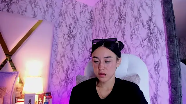 Snapshot of Athziry_ chatting on 02/28/25, 01:47 Athziry online show from 02/28/25, 01:47