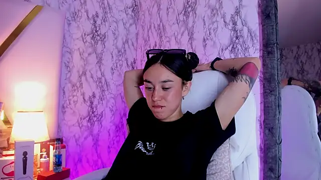 Snapshot of Athziry_ chatting on 02/28/25, 08:50 Athziry online show from 02/28/25, 08:50