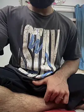 Snapshot of mrtoy121 chatting on 10/10/25, 07:35 mrtoy121 online show from 10/10/25, 07:35