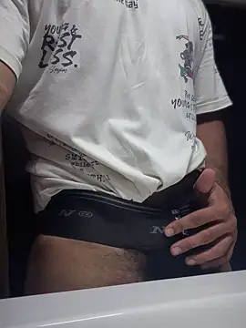 Snapshot of mrtoy121 chatting on 10/14/25, 05:58 mrtoy121 online show from 10/14/25, 05:58