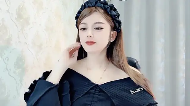 Snapshot of VIWVI chatting on 02/04/25, 11:38 VIWVI online show from 02/04/25, 11:38