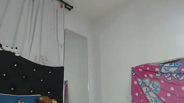 Snapshot of nikol_winick chatting on 02/05/25, 08:43 nikol winick online show from 02/05/25, 08:43