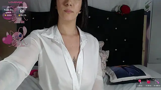 Snapshot of nikol_winick chatting on 06/10/26, 10:30 nikol winick online show from 06/10/26, 10:30