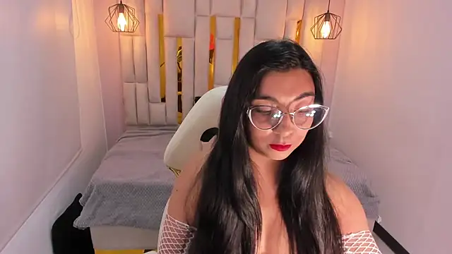 Karla hernandez  online show from 02/15/25, 02:22