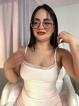 Snapshot of montmariana chatting on 02/20/25, 03:56 montmariana online show from 02/20/25, 03:56