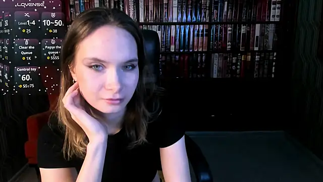 Snapshot of LinaVolberg chatting on 11/30/25, 12:53 LinaVolberg online show from 11/30/25, 12:53