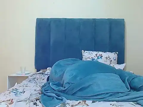curvycloe1 online show from 05/22/26, 06:20