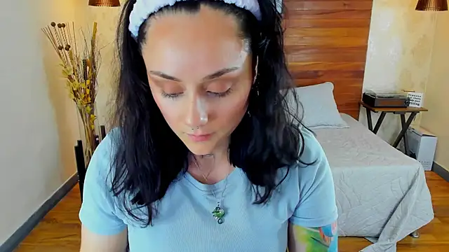 KatherineBond online show from 03/10/25, 08:12