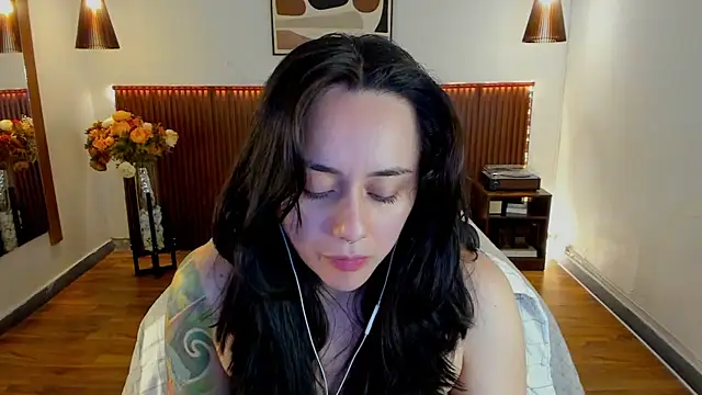 KatherineBond online show from 06/23/26, 06:17