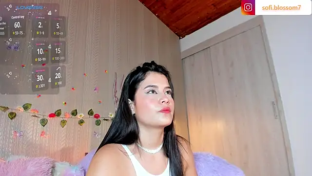 Snapshot of Sofi_Blossom chatting on 07/09/26, 08:57 Sofi Blossom online show from 07/09/26, 08:57