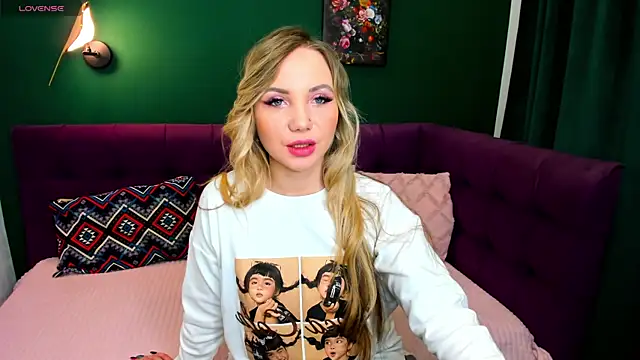 EvaMoran online show from 11/10/25, 01:37