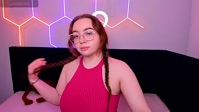 Snapshot of Emma_adorablle chatting on 02/08/25, 01:32 Emma adorablle online show from 02/08/25, 01:32