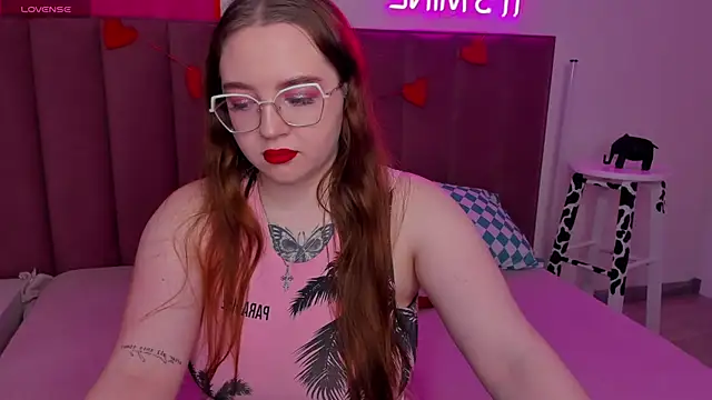 Snapshot of Emma_adorablle chatting on 02/15/25, 01:31 Emma adorablle online show from 02/15/25, 01:31