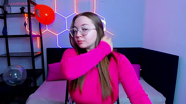 Snapshot of Emma_adorablle chatting on 09/28/25, 01:33 Emma adorablle online show from 09/28/25, 01:33