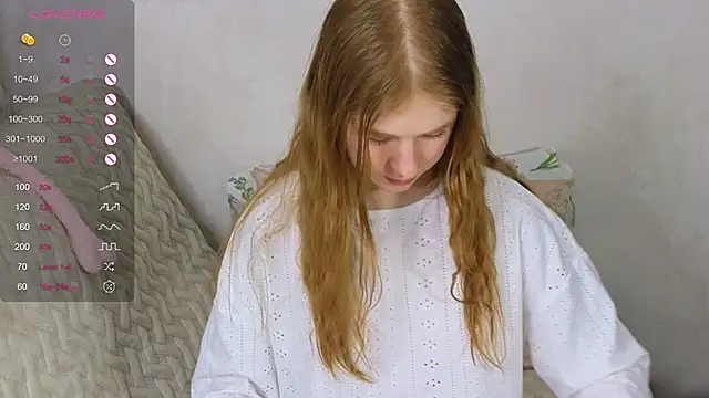 Snapshot of TrissMerigold9 chatting on 02/14/25, 11:20 TrissMerigold9 online show from 02/14/25, 11:20