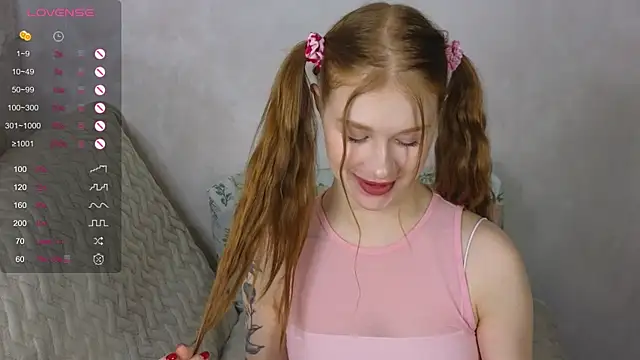 Snapshot of TrissMerigold9 chatting on 03/03/25, 08:32 TrissMerigold9 online show from 03/03/25, 08:32