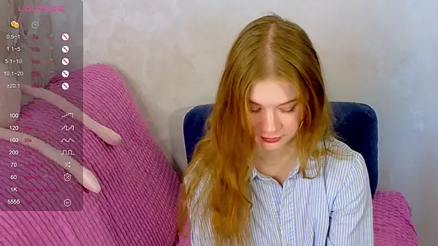 Snapshot of TrissMerigold9 chatting on 09/17/25, 08:27 TrissMerigold9 online show from 09/17/25, 08:27