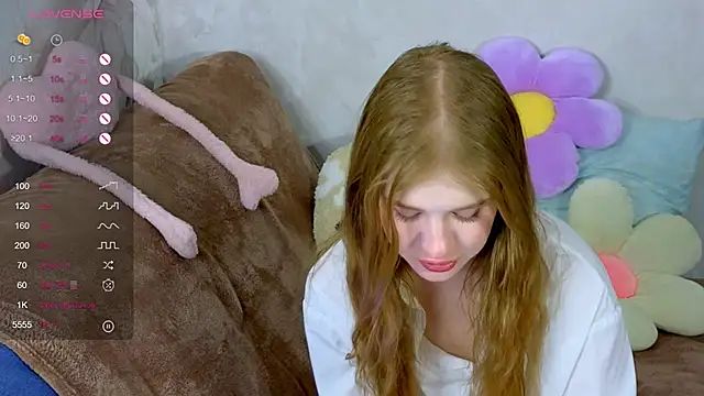 Snapshot of TrissMerigold9 chatting on 10/10/25, 06:40 TrissMerigold9 online show from 10/10/25, 06:40