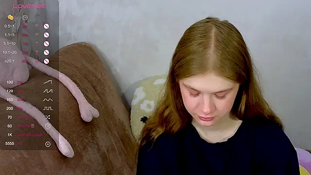 Snapshot of TrissMerigold9 chatting on 10/11/25, 08:35 TrissMerigold9 online show from 10/11/25, 08:35