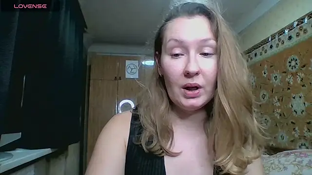 AnnaXLovers online show from 10/30/25, 01:56