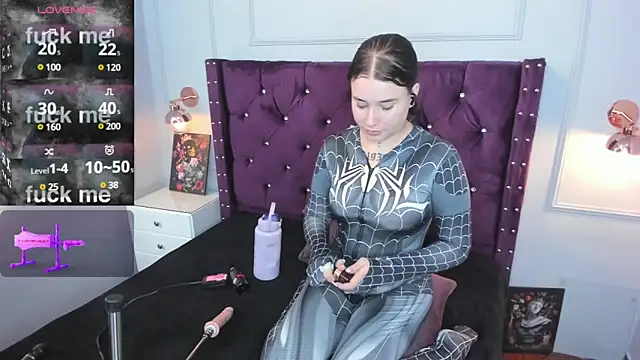 Snapshot of Danee_19_ chatting on 12/27/24, 12:34 Danee 19 online show from 12/27/24, 12:34