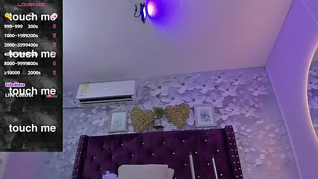 Snapshot of Danee_19_ chatting on 03/20/25, 12:00 Danee 19 online show from 03/20/25, 12:00