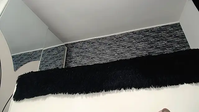 Snapshot of Krystal_Desire chatting on 03/08/25, 08:46 Krystal Desire online show from 03/08/25, 08:46