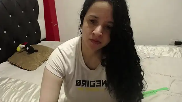 Snapshot of Katty_Bones chatting on 10/30/25, 01:56 Katty Bones online show from 10/30/25, 01:56