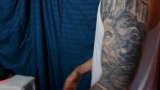 Snapshot of Kenner_fox77 chatting on 12/26/24, 01:29 Kenner fox77 online show from 12/26/24, 01:29