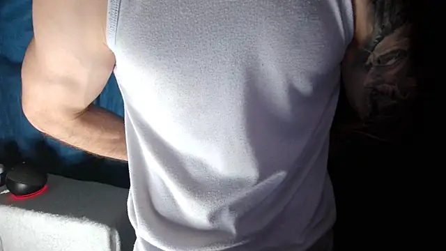 Snapshot of Kenner_fox77 chatting on 12/29/24, 01:24 Kenner fox77 online show from 12/29/24, 01:24