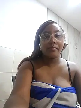 Snapshot of Adelehottman chatting on 05/16/26, 01:32 Adelehottman online show from 05/16/26, 01:32