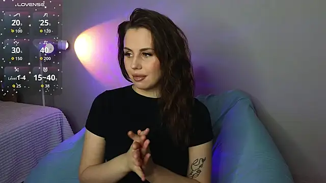 Aisha Riley online show from 10/03/25, 01:30