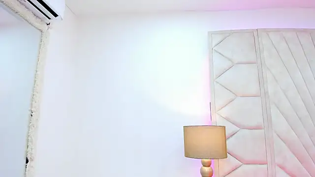 Derek and Skarlet online show from 10/12/25, 04:06