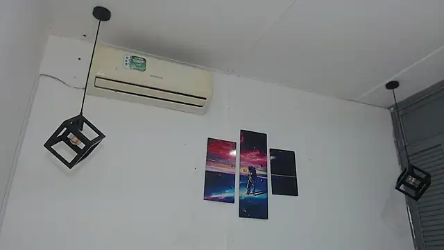 Snapshot of emy_0 chatting on 12/29/24, 12:45 emy 0 online show from 12/29/24, 12:45