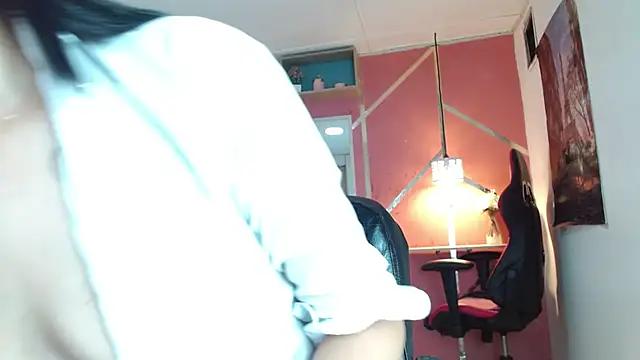 Snapshot of emy_0 chatting on 01/22/25, 07:24 emy 0 online show from 01/22/25, 07:24