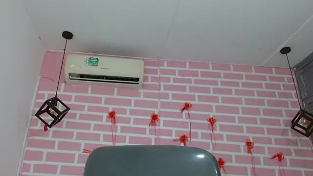 Snapshot of emy_0 chatting on 02/21/25, 08:16 emy 0 online show from 02/21/25, 08:16