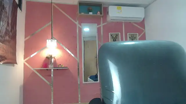 Snapshot of emy_0 chatting on 02/25/25, 03:20 emy 0 online show from 02/25/25, 03:20